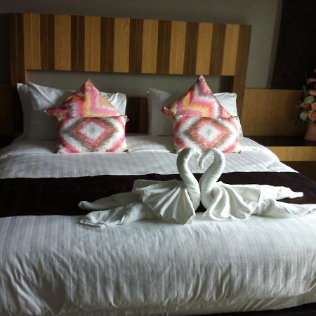 Hobby Hotel Uttaradit Exterior photo
